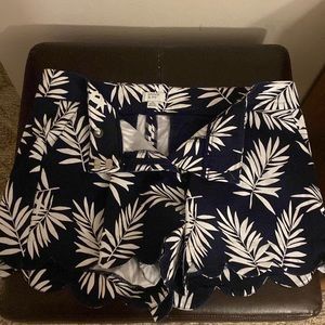 Crown & Ivy navy and white tropical print shorts